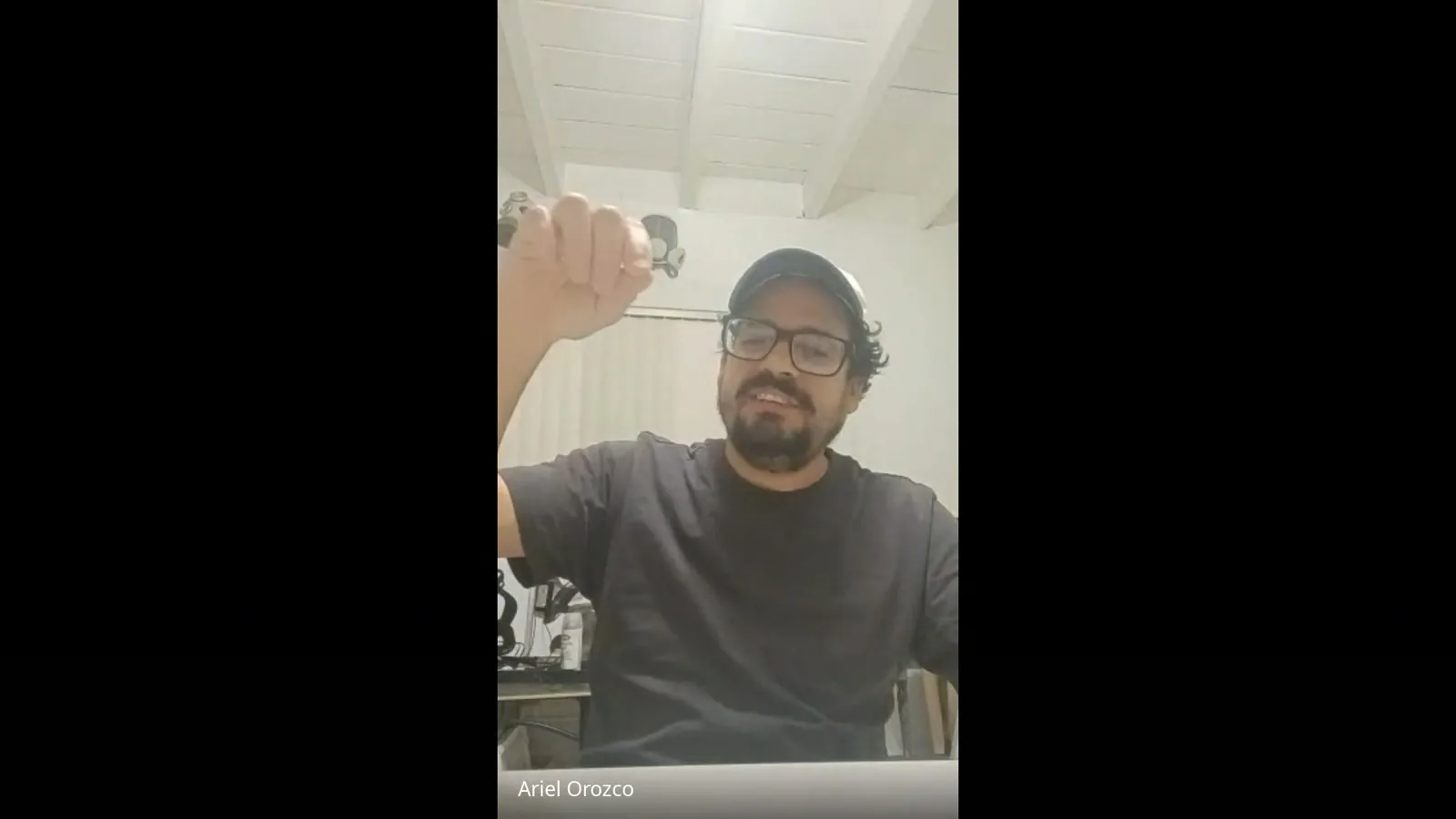Ariel Orozco durante su conversación con 90 Millas Art Space