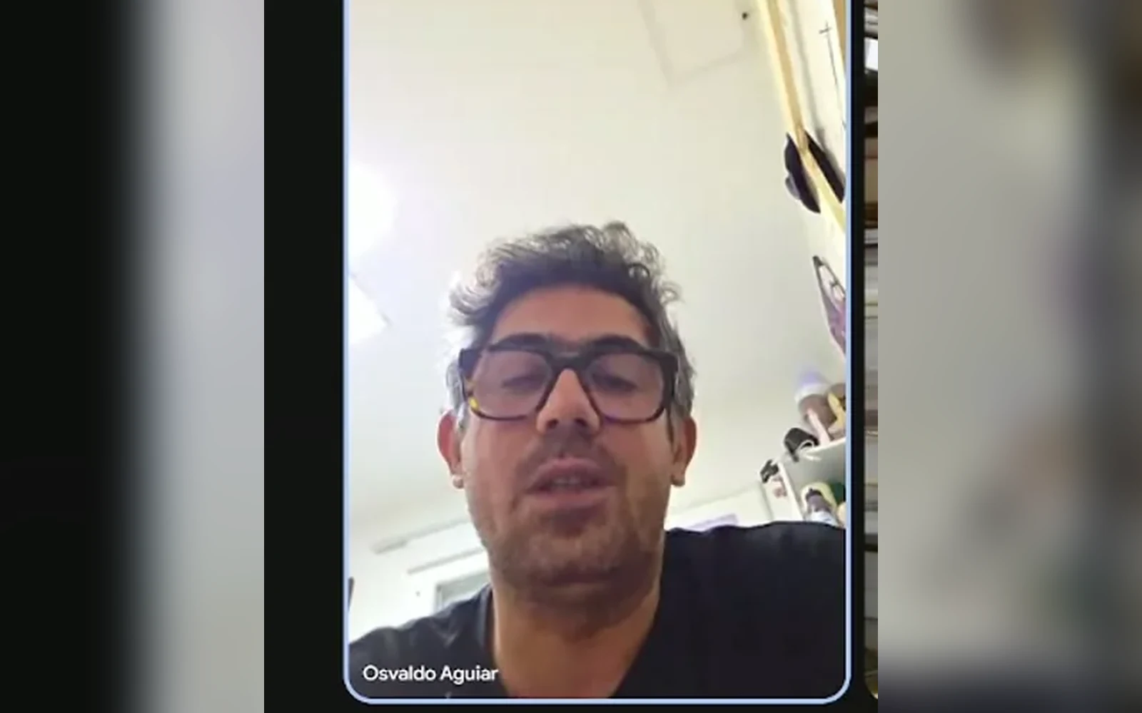 Retrato de Osvaldo Aguiar durante su conversación con 90 Millas Art Space